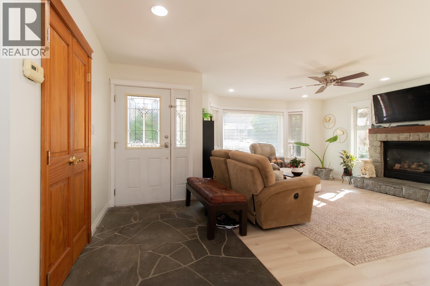 40409 Perth Drive, Squamish, British Columbia  V0N 1T0 - Photo 12 - R3096254