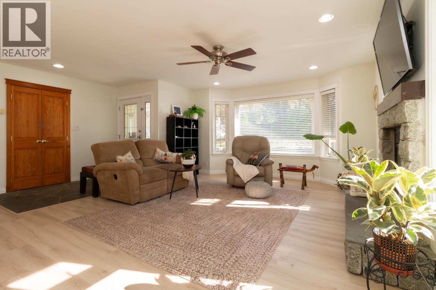 40409 Perth Drive, Squamish, British Columbia  V0N 1T0 - Photo 15 - R3096254