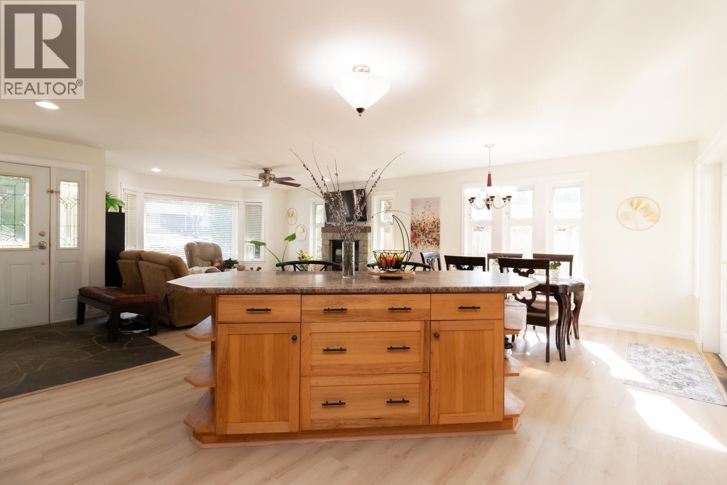 40409 Perth Drive, Squamish, British Columbia  V0N 1T0 - Photo 27 - R3096254