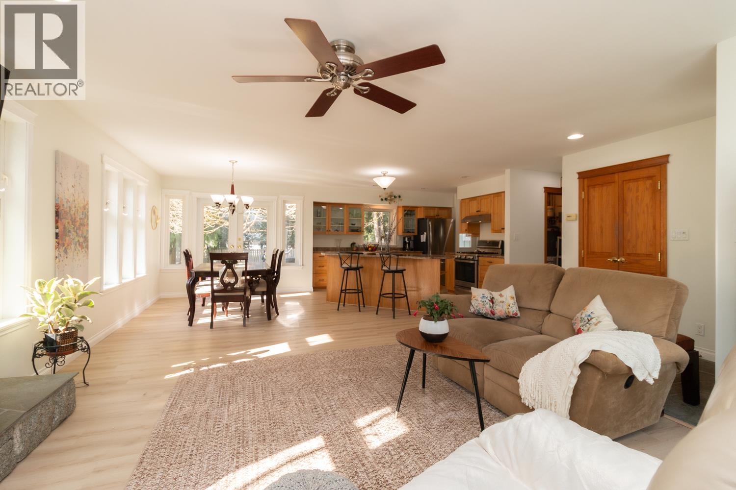 40409 Perth Drive, Squamish, British Columbia  V0N 1T0 - Photo 17 - R3096254