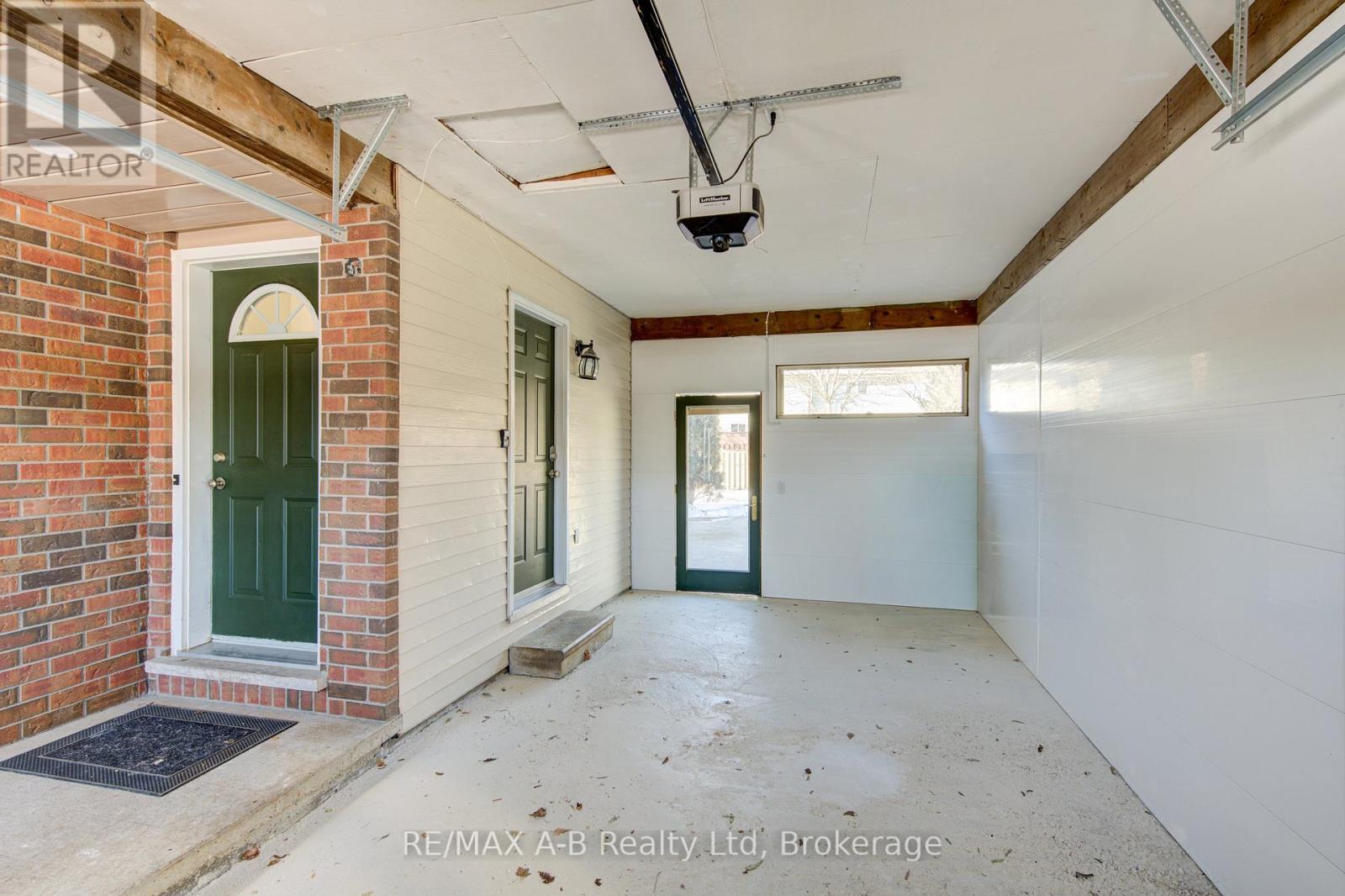 29 Dunsford Crescent, St. Marys, Ontario  N4X 1A5 - Photo 4 - X12840536