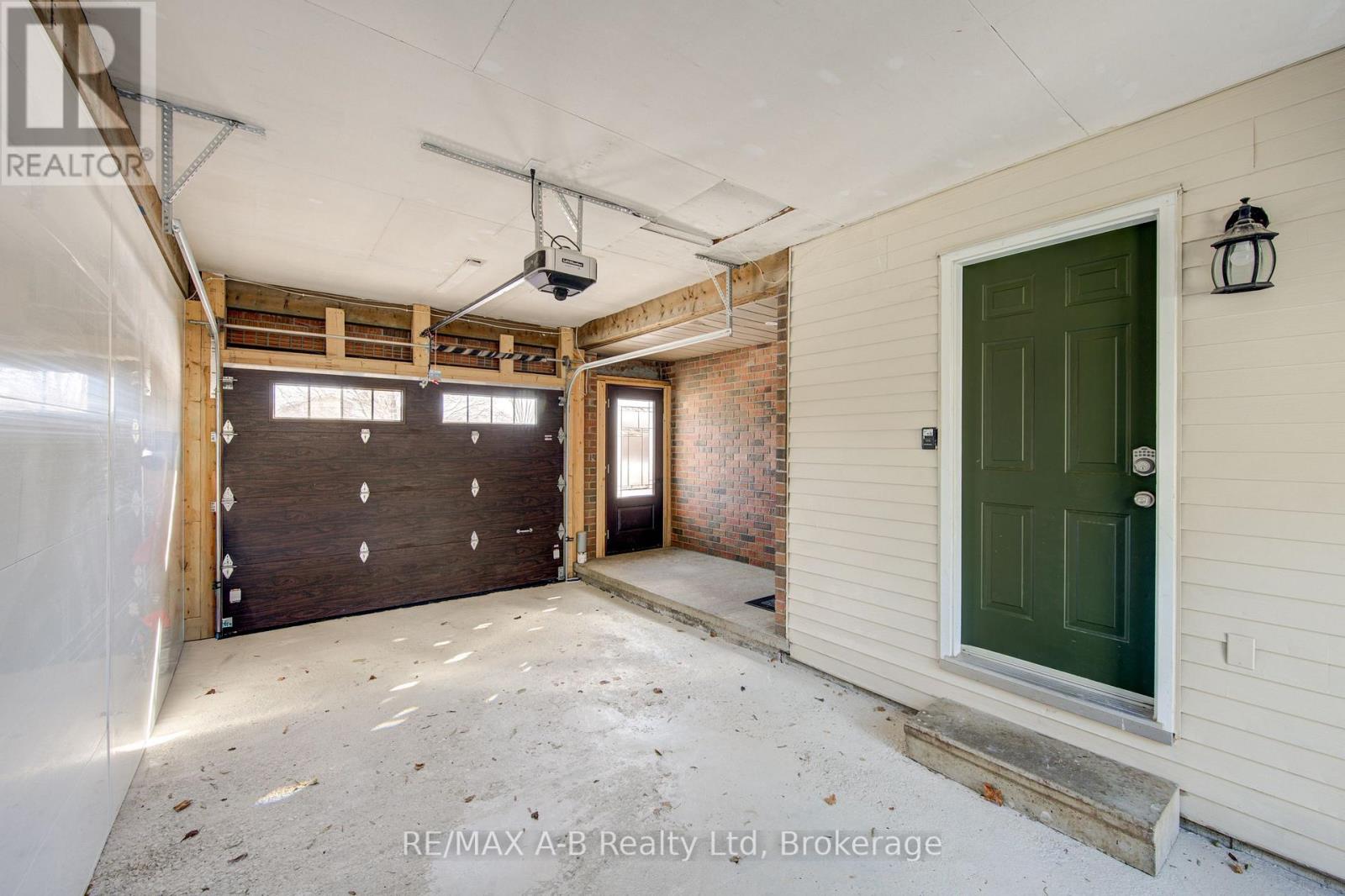 29 Dunsford Crescent, St. Marys, Ontario  N4X 1A5 - Photo 5 - X12840536