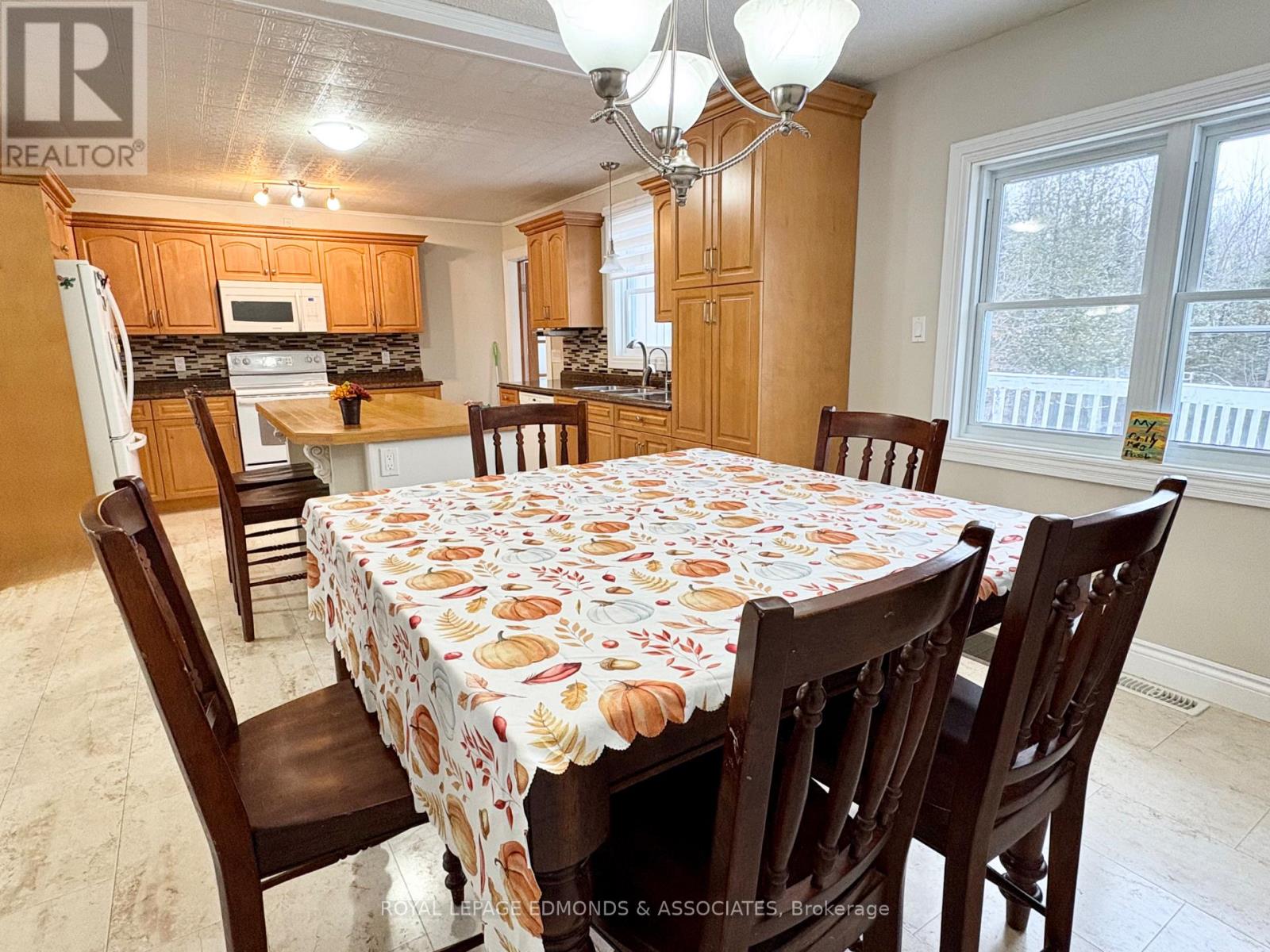 418 Forest Park Road, Laurentian Valley, Ontario  K8A 6W2 - Photo 12 - X12538776