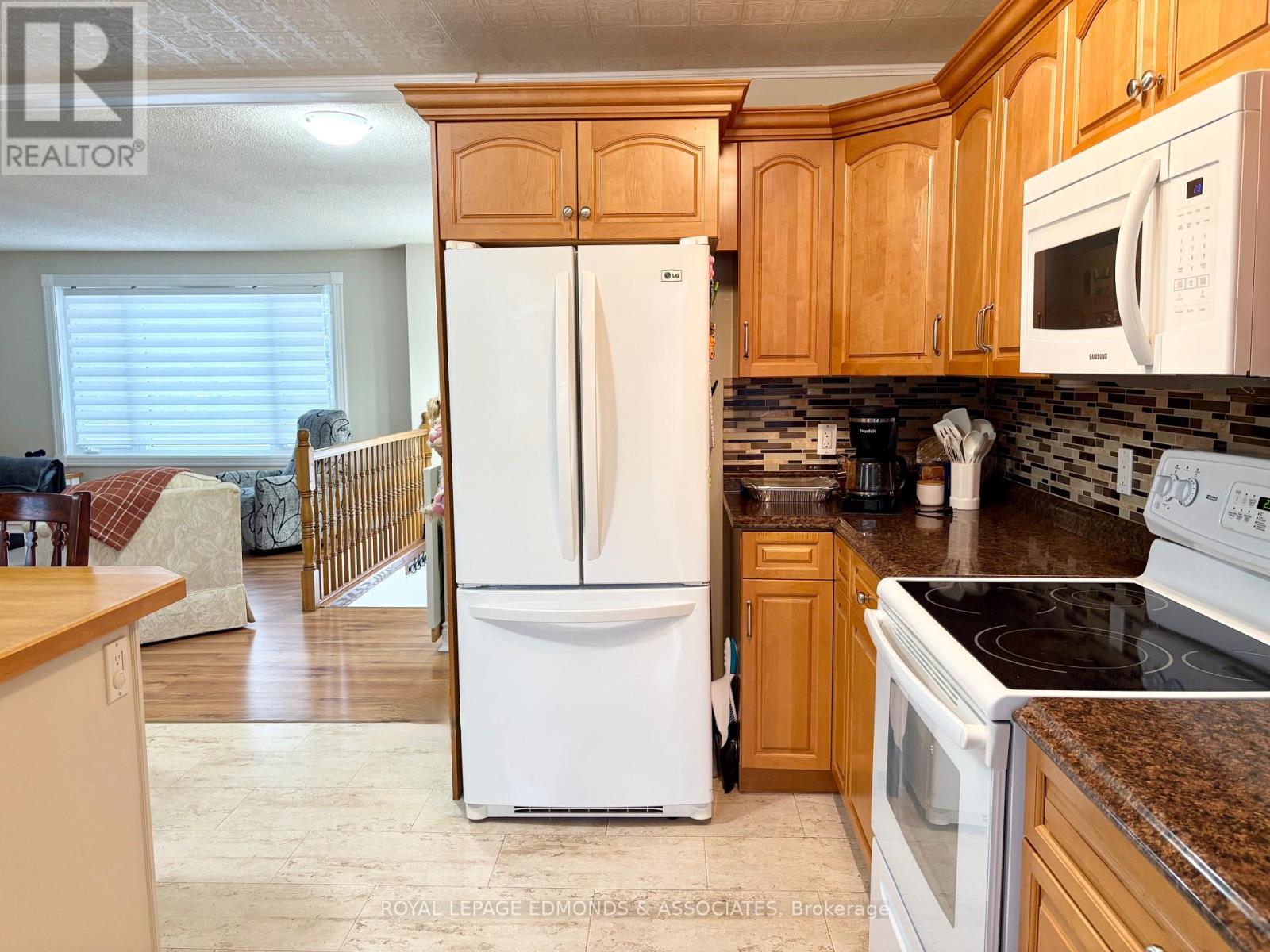 418 Forest Park Road, Laurentian Valley, Ontario  K8A 6W2 - Photo 14 - X12538776