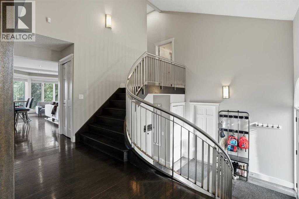 311 Coach Light Bay Sw, Calgary, Alberta  T3H 1X3 - Photo 5 - A2286955