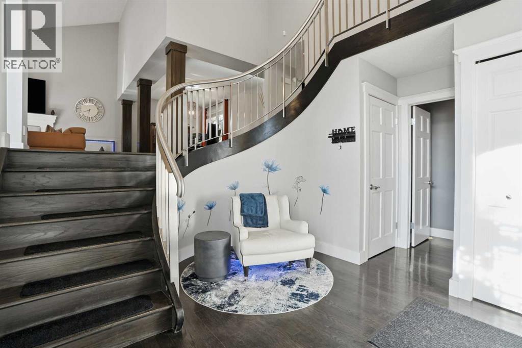 311 Coach Light Bay Sw, Calgary, Alberta  T3H 1X3 - Photo 4 - A2286955