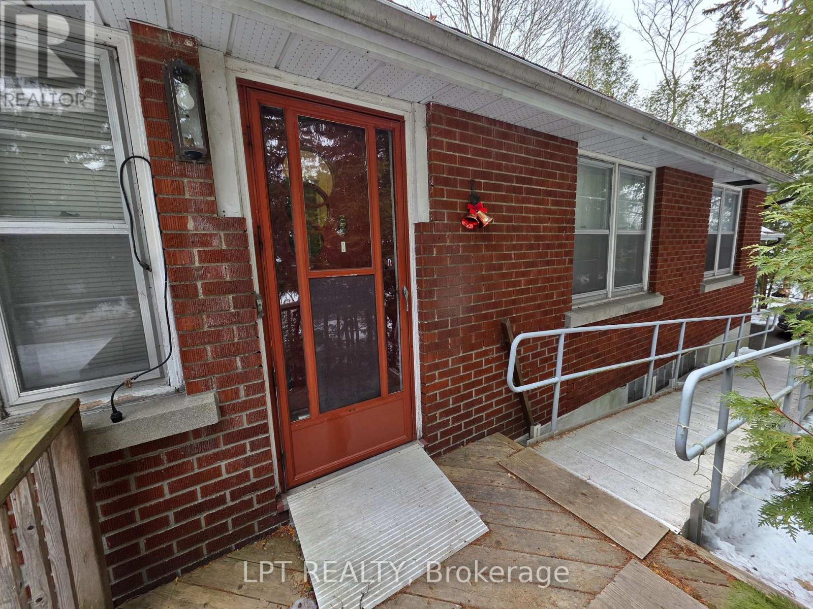 2306 Lawn Avenue, Ottawa, Ontario K2B 7B4 - Photo 2 - X12846814