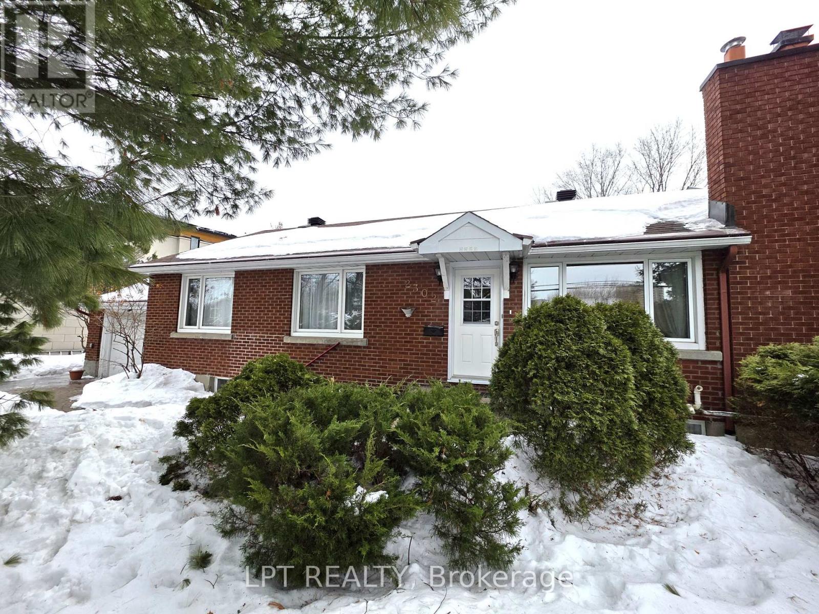 2302 LAWN AVENUE, Ottawa, Ontario