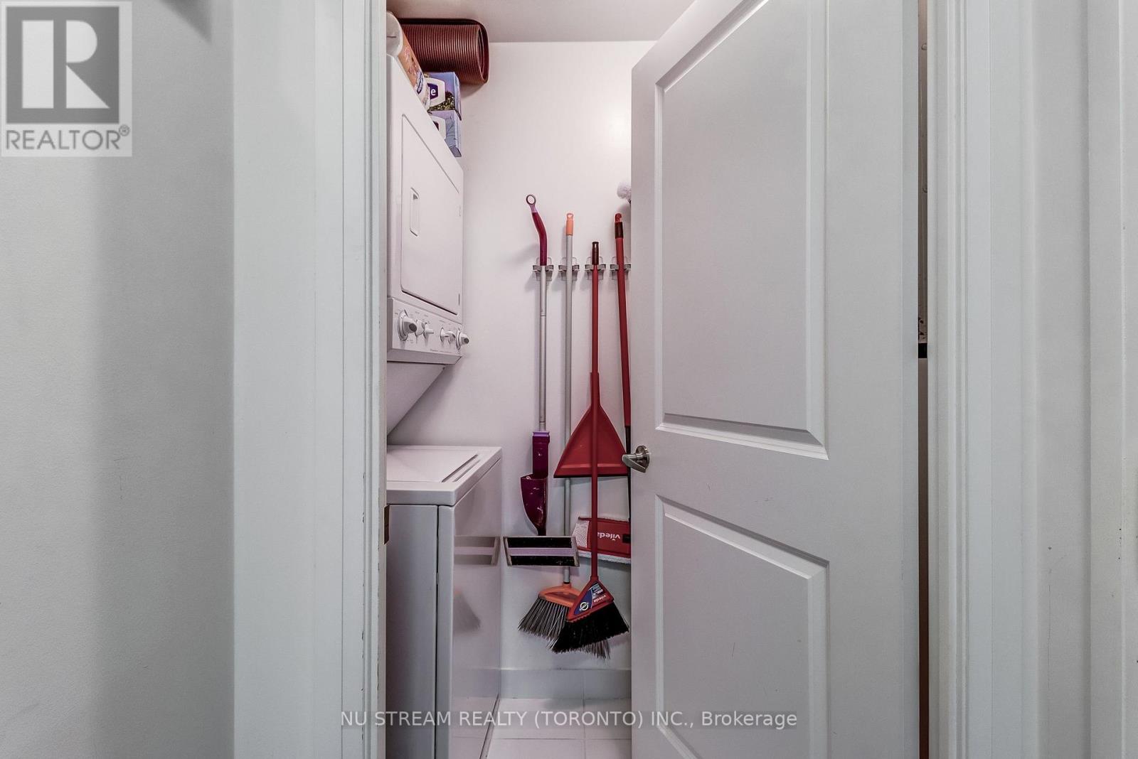 1206 - 35 Hayden Street, Toronto, Ontario  M4Y 3C3 - Photo 8 - C12846802