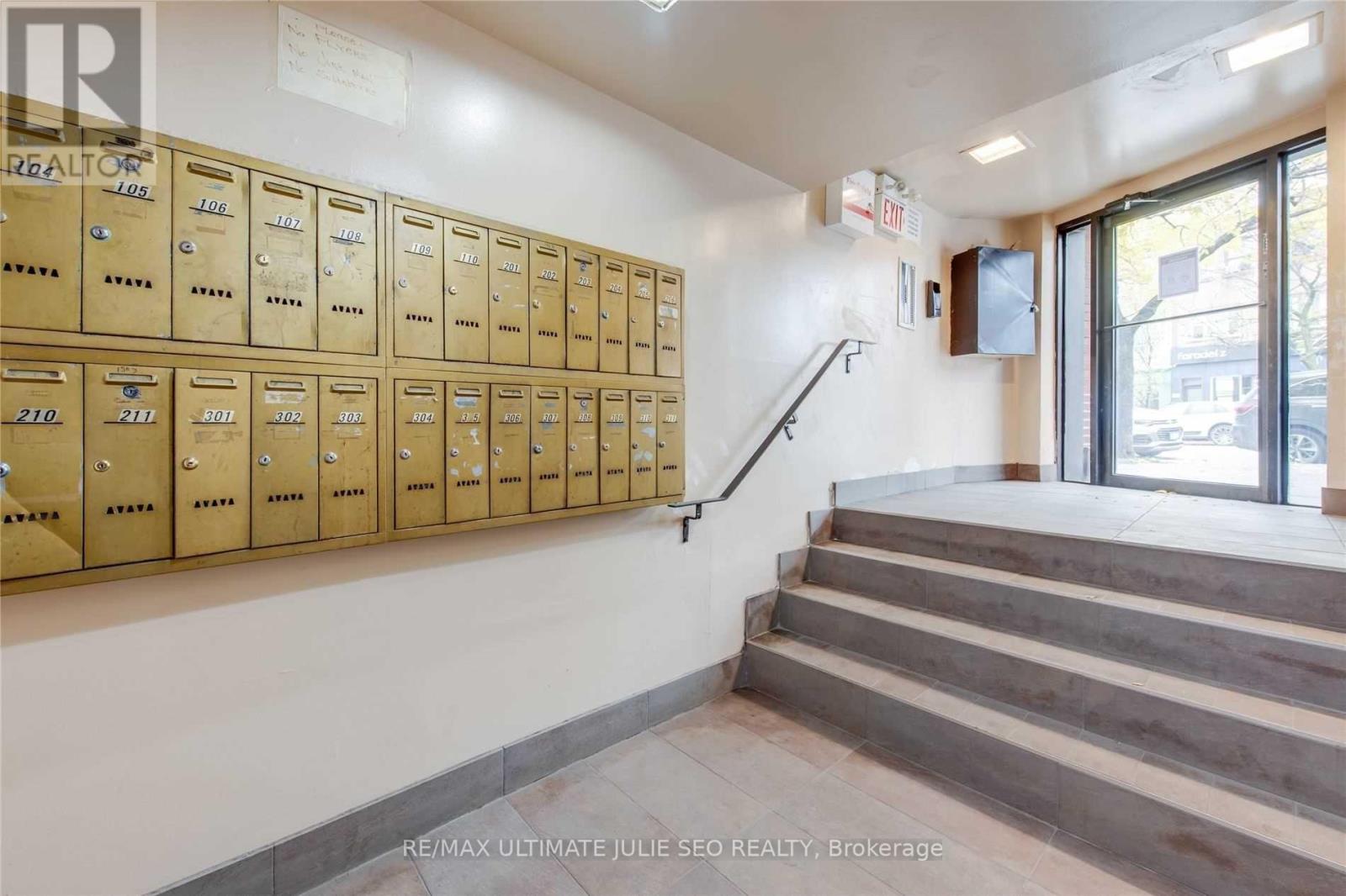 677 College Street, Toronto, Ontario  M6G 1B9 - Photo 2 - C12846818