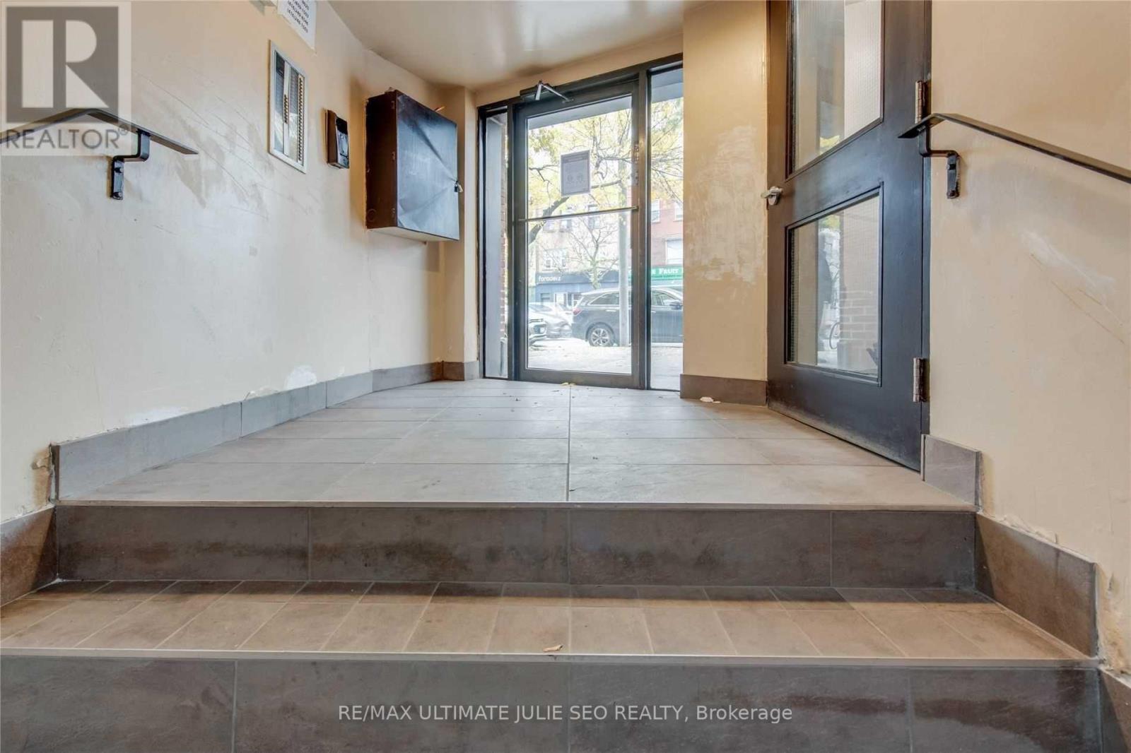 677 College Street, Toronto, Ontario  M6G 1B9 - Photo 3 - C12846818