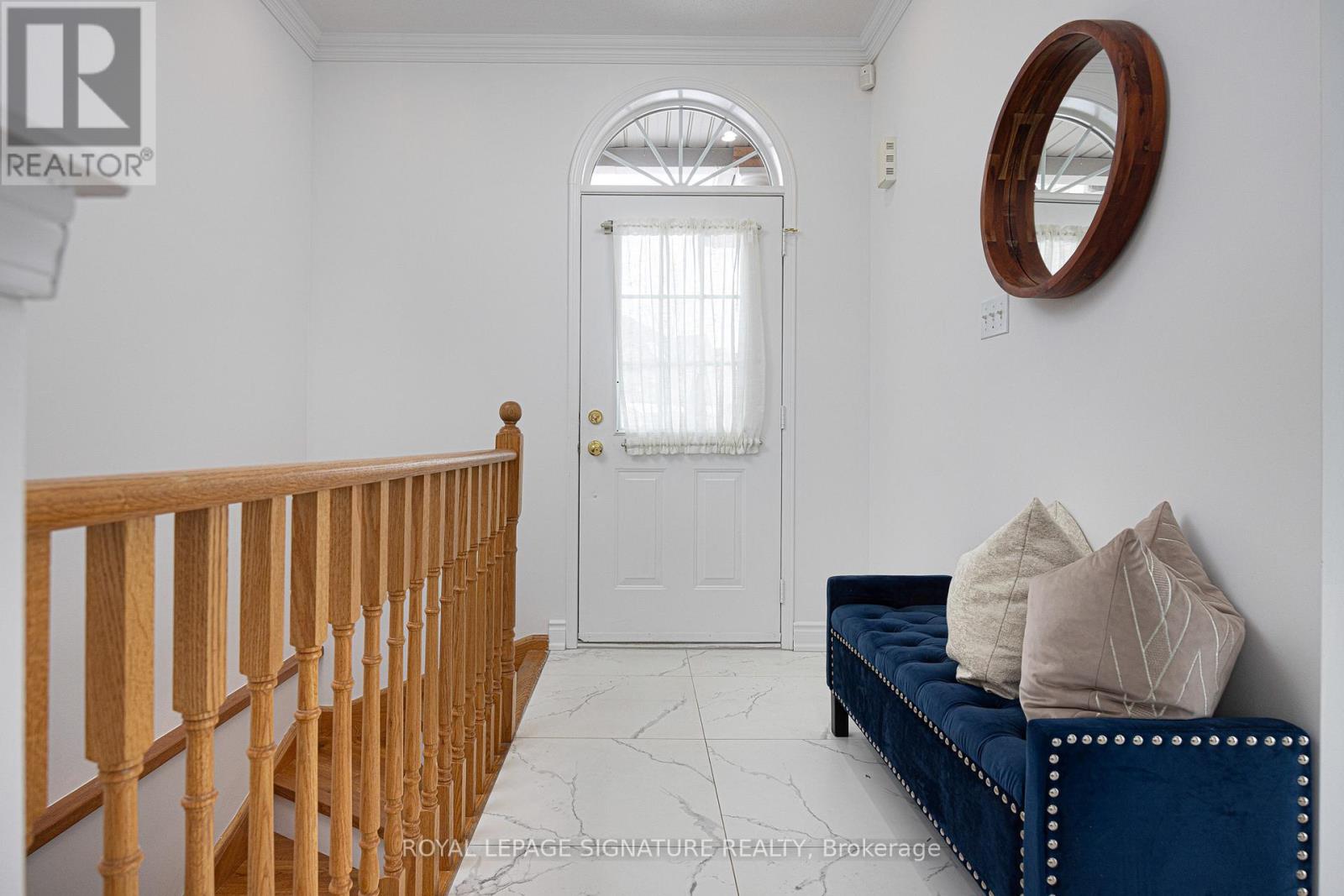 328 Maple View Court, Pickering, Ontario  L1X 2X3 - Photo 4 - E12846792