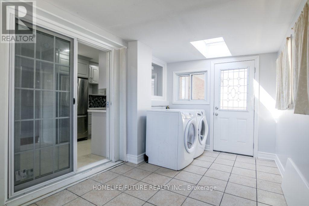 Main - 90 Mountland Drive, Toronto, Ontario  M1G 2P1 - Photo 11 - E12846794