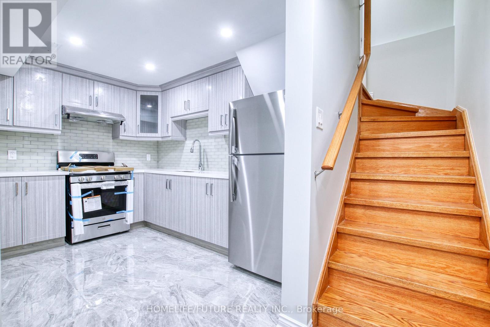 BSMT - 221 HUPFIELD TRAIL, Toronto, Ontario