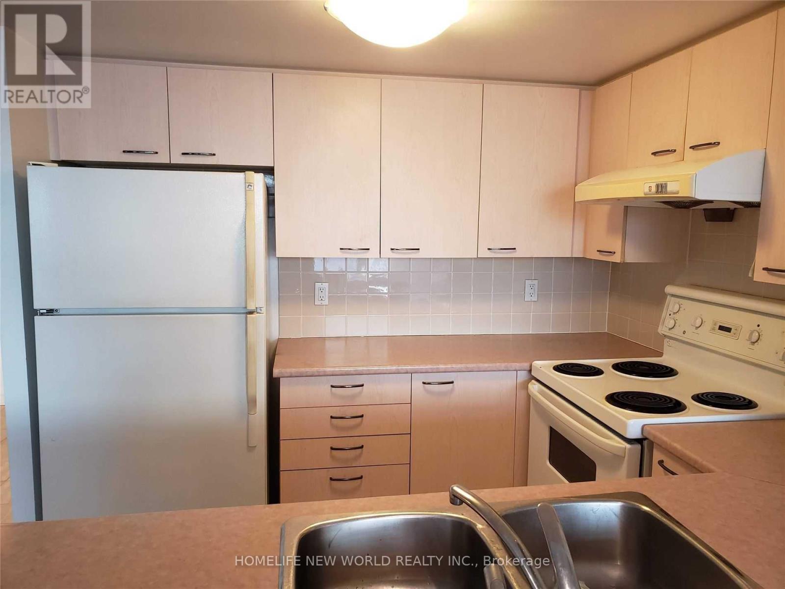 301 - 130 Pond Drive, Markham, Ontario  L3T 7W5 - Photo 12 - N12846770