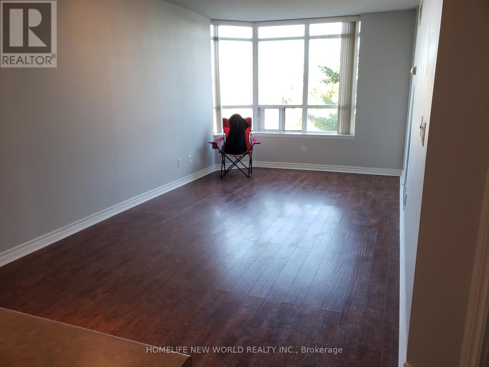 301 - 130 Pond Drive, Markham, Ontario  L3T 7W5 - Photo 5 - N12846770