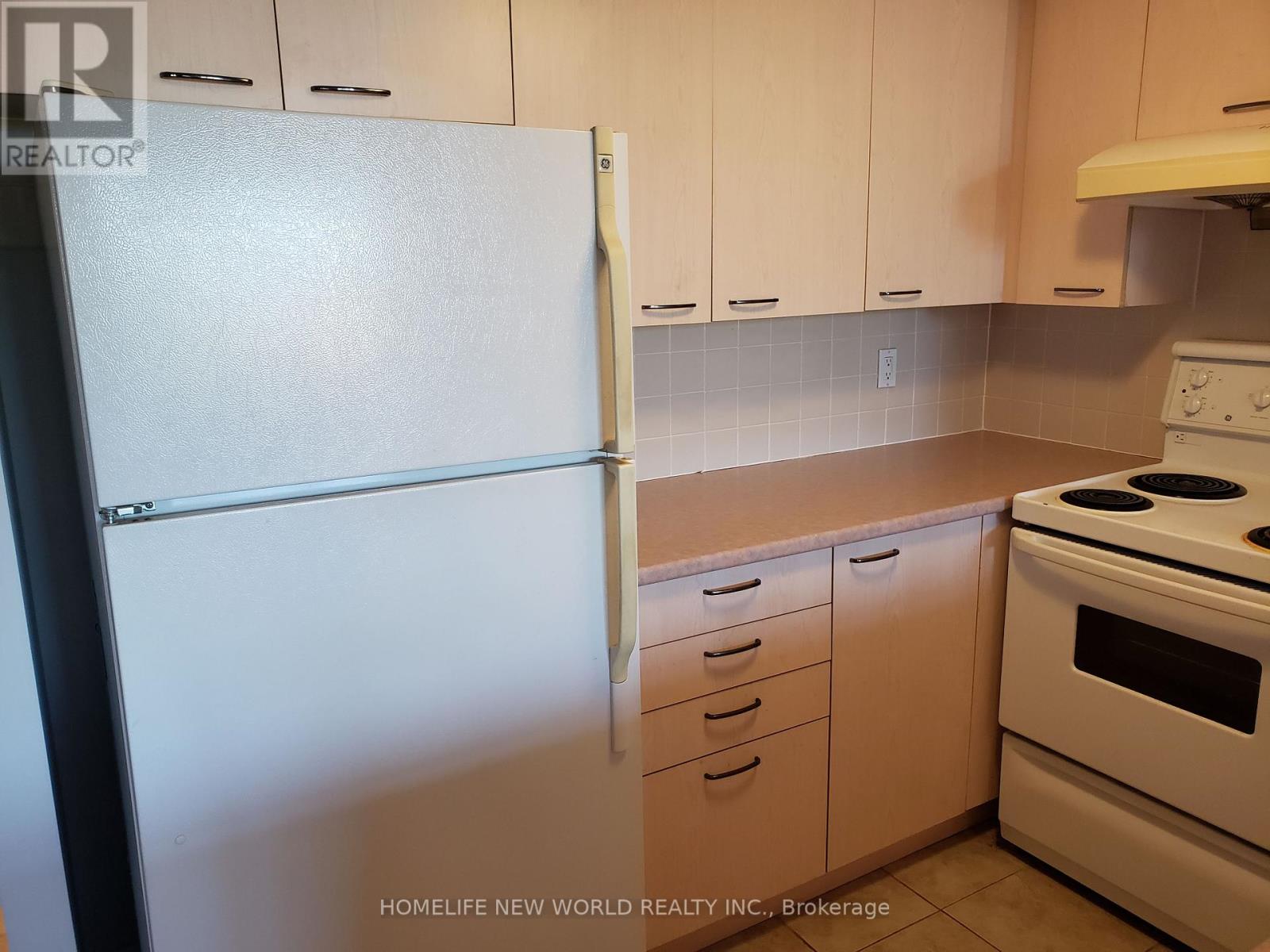 301 - 130 Pond Drive, Markham, Ontario  L3T 7W5 - Photo 7 - N12846770