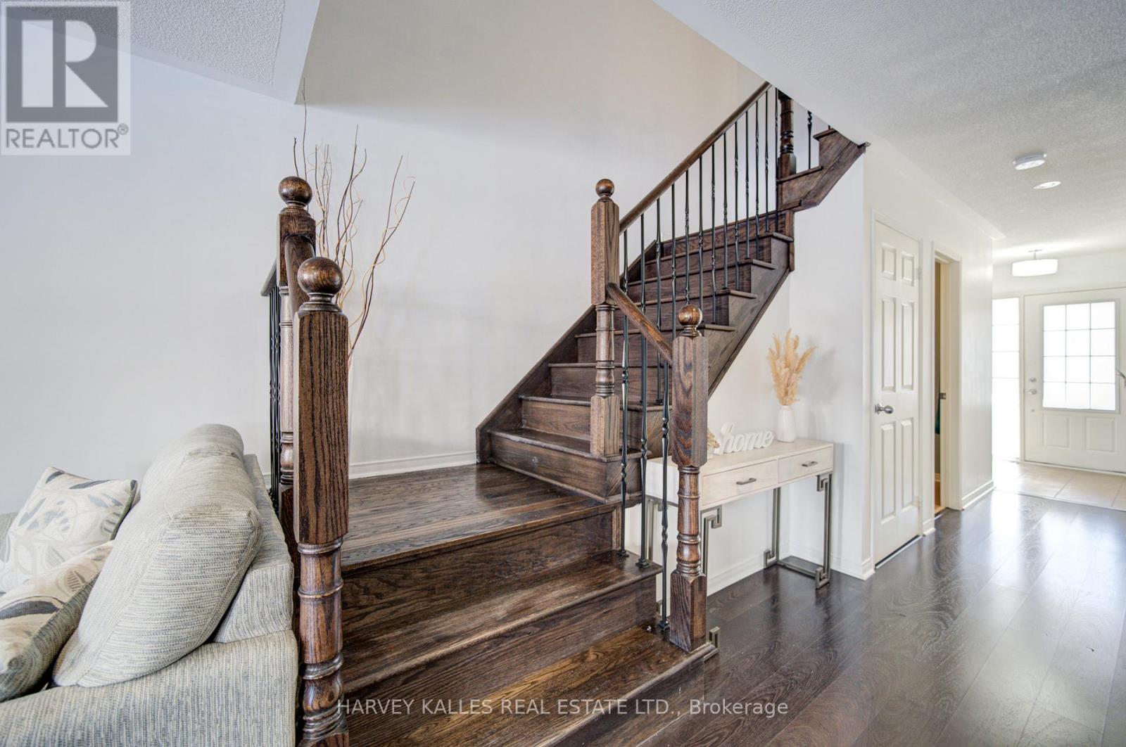 223 Orr Drive, Bradford West Gwillimbury, Ontario  L3Z 0S3 - Photo 11 - N12846784