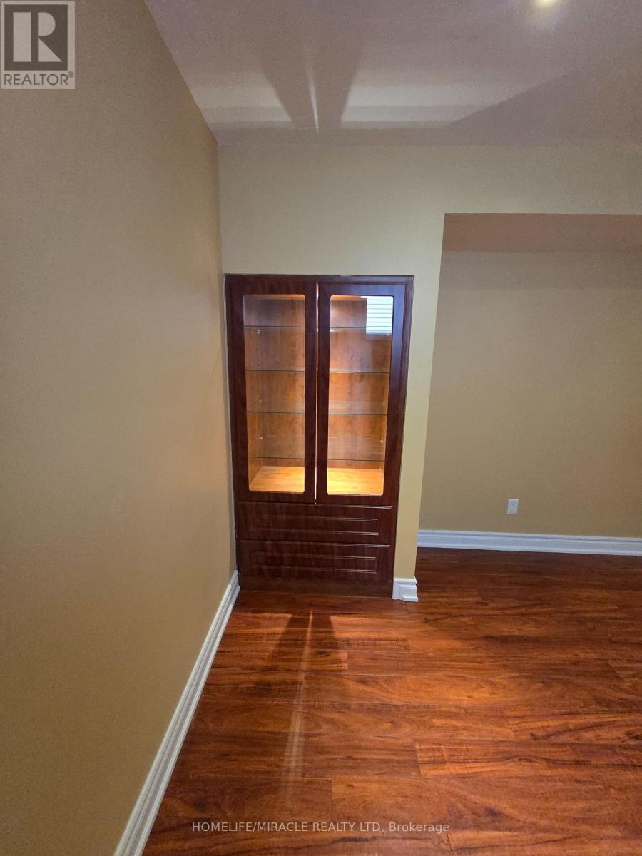 7 Wainwright Avenue, Richmond Hill, Ontario  L4C 5R4 - Photo 10 - N12846786