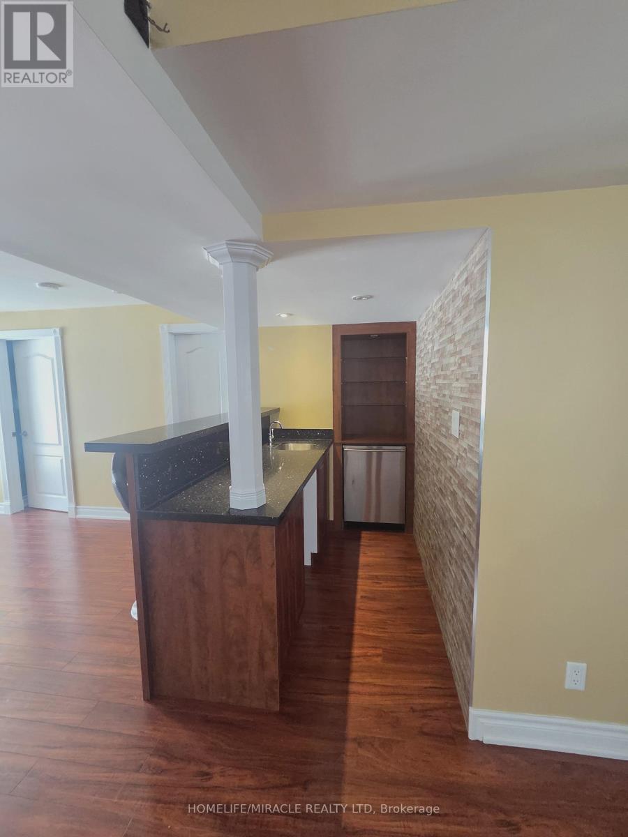 7 Wainwright Avenue, Richmond Hill, Ontario  L4C 5R4 - Photo 5 - N12846786