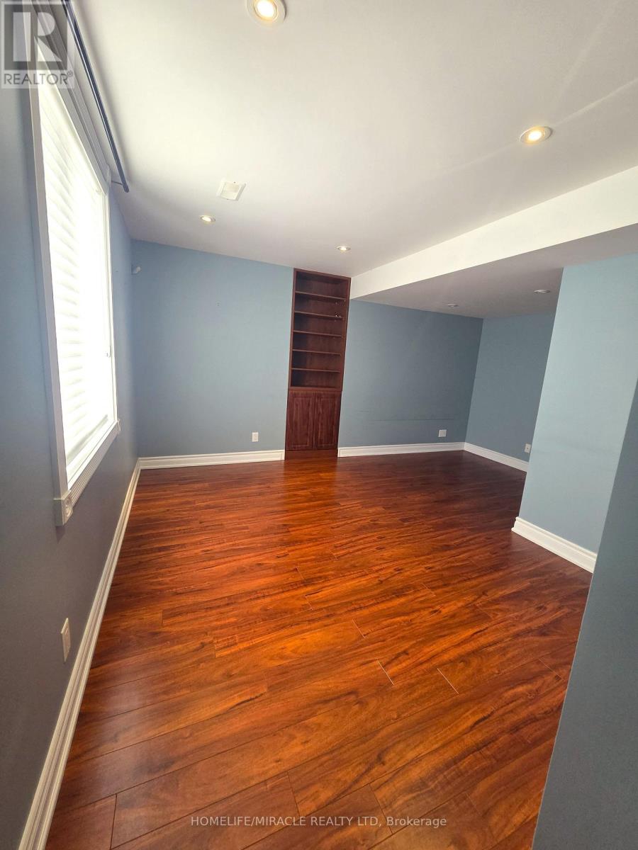 7 Wainwright Avenue, Richmond Hill, Ontario  L4C 5R4 - Photo 6 - N12846786