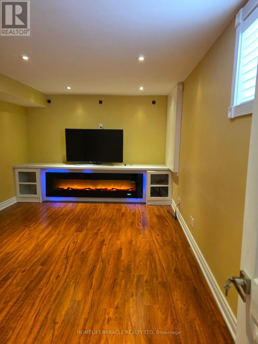 7 Wainwright Avenue, Richmond Hill, Ontario  L4C 5R4 - Photo 8 - N12846786