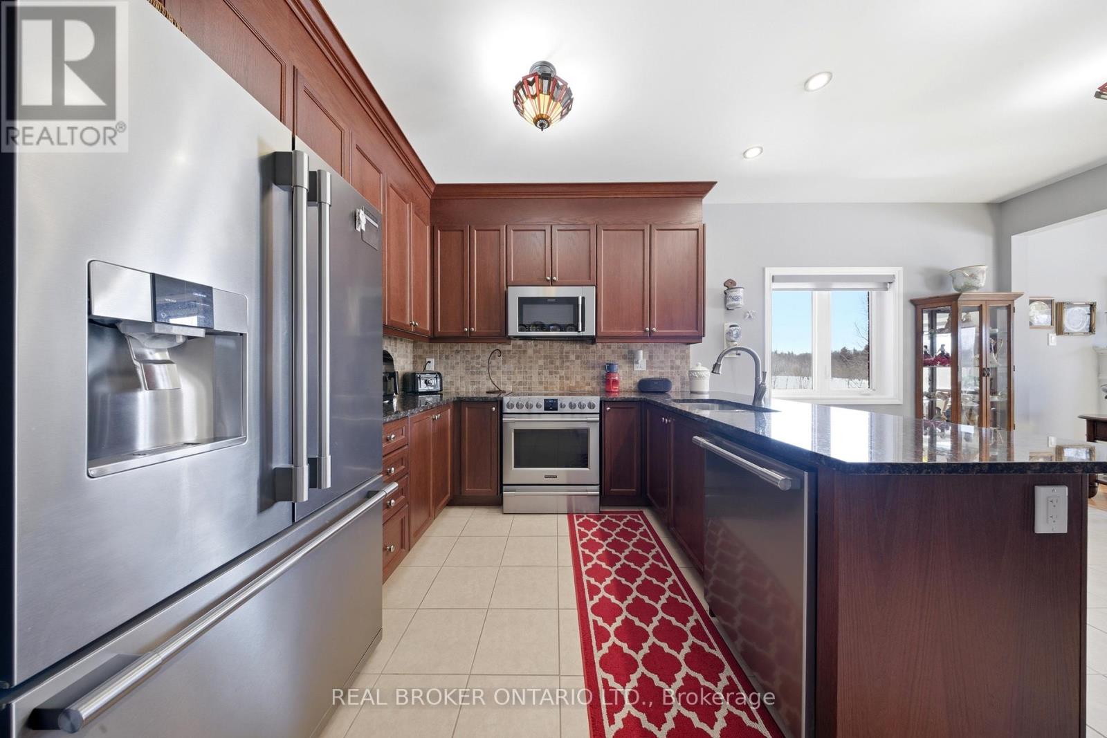 171 Gold Park Gate, Essa, Ontario  L3W 0B4 - Photo 10 - N12846862