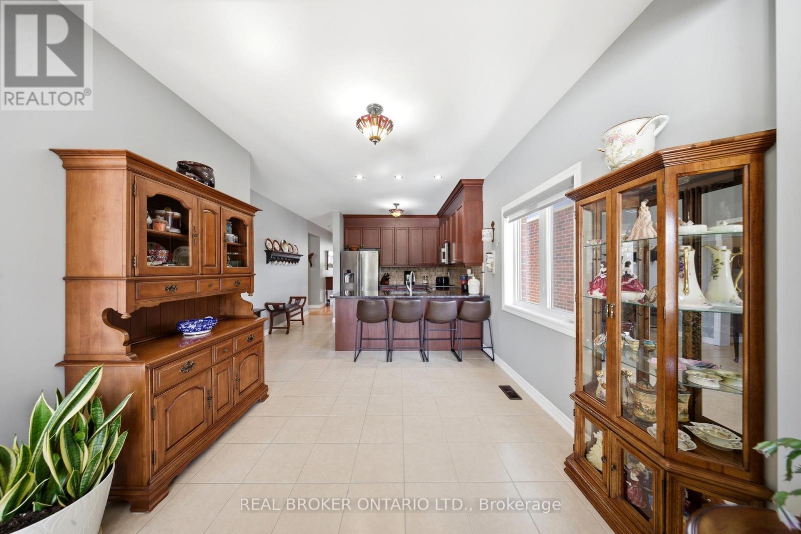 171 Gold Park Gate, Essa, Ontario  L3W 0B4 - Photo 12 - N12846862