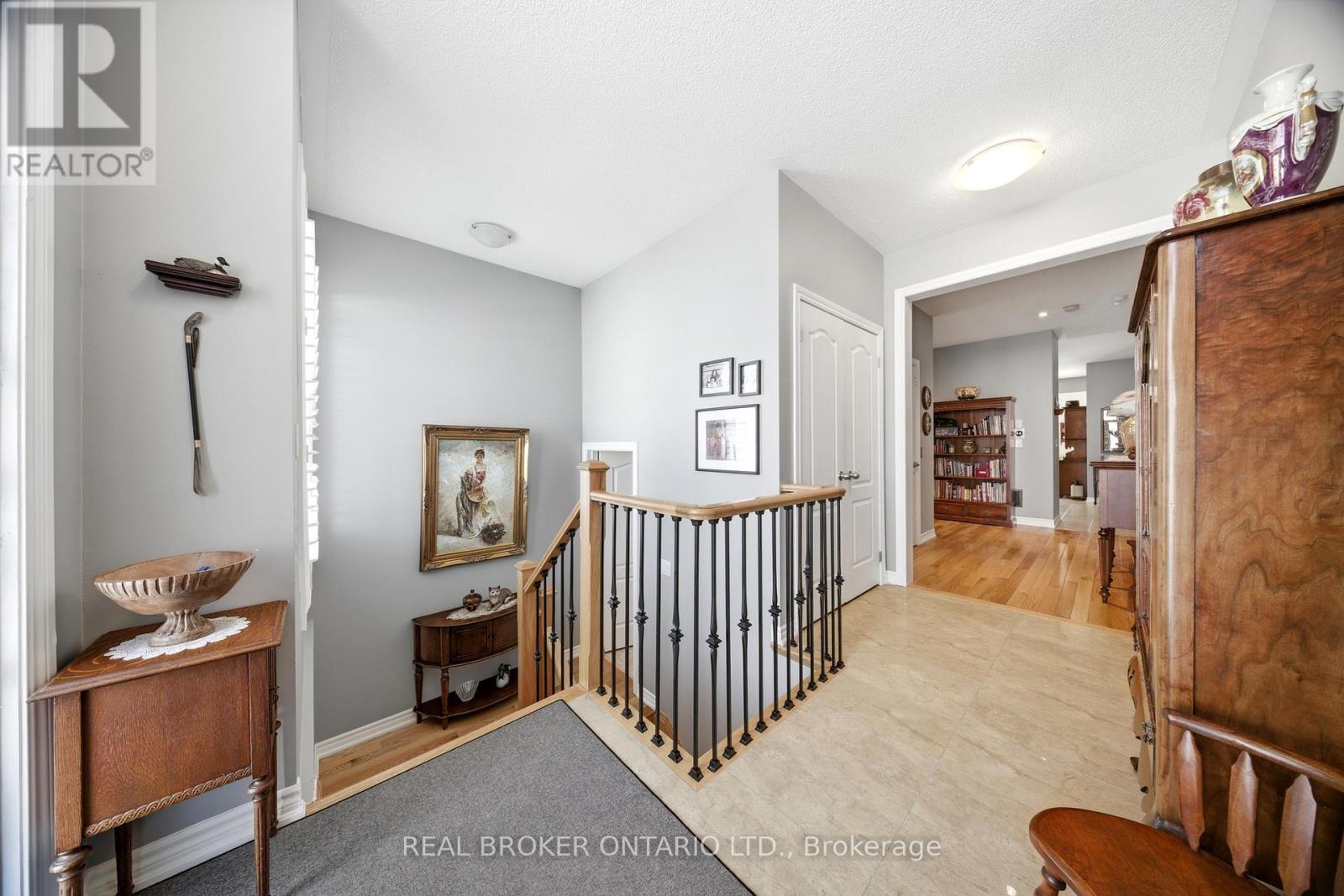 171 Gold Park Gate, Essa, Ontario  L3W 0B4 - Photo 3 - N12846862