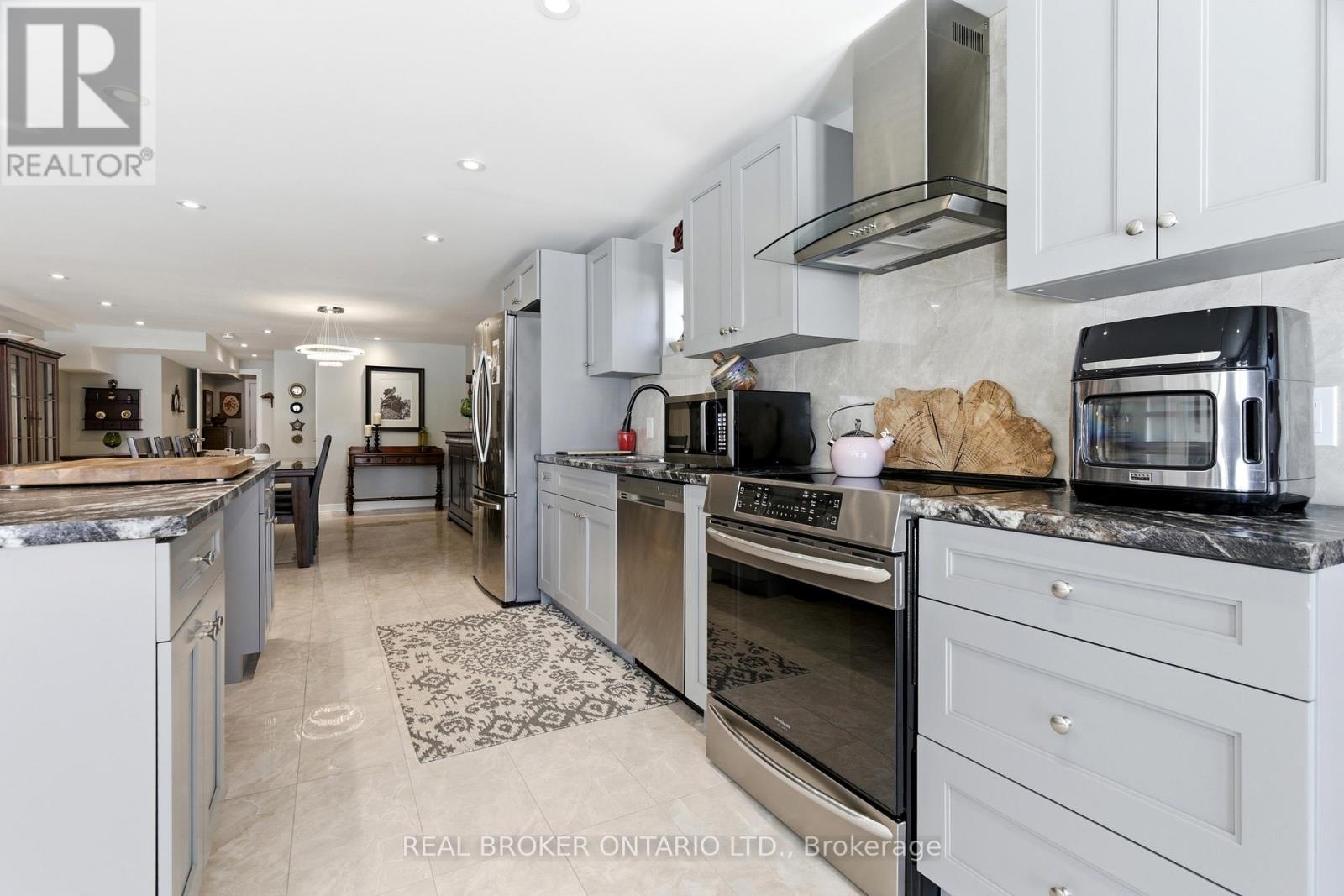 171 Gold Park Gate, Essa, Ontario  L3W 0B4 - Photo 33 - N12846862