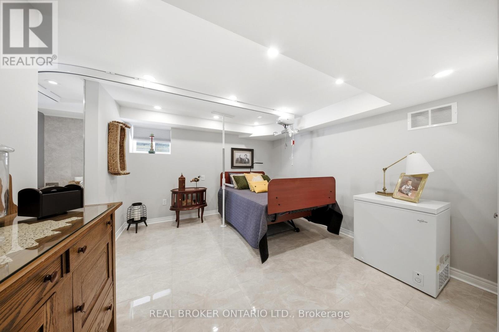 171 Gold Park Gate, Essa, Ontario  L3W 0B4 - Photo 38 - N12846862