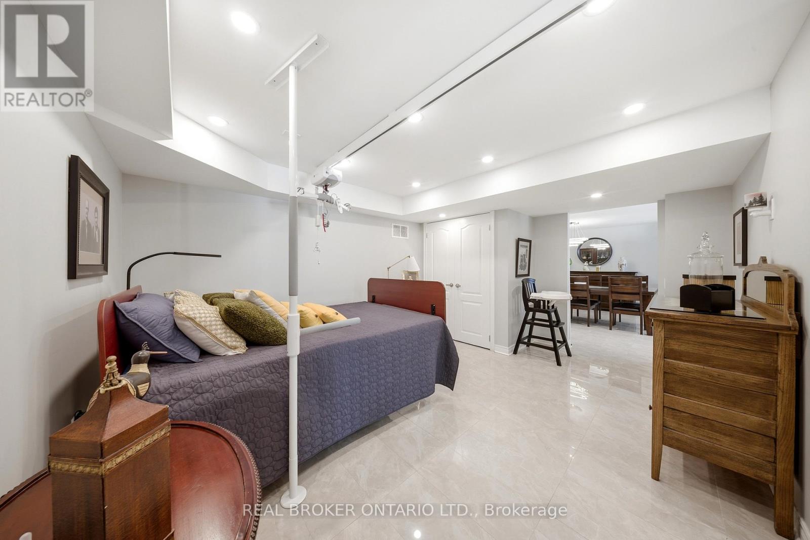 171 Gold Park Gate, Essa, Ontario  L3W 0B4 - Photo 39 - N12846862