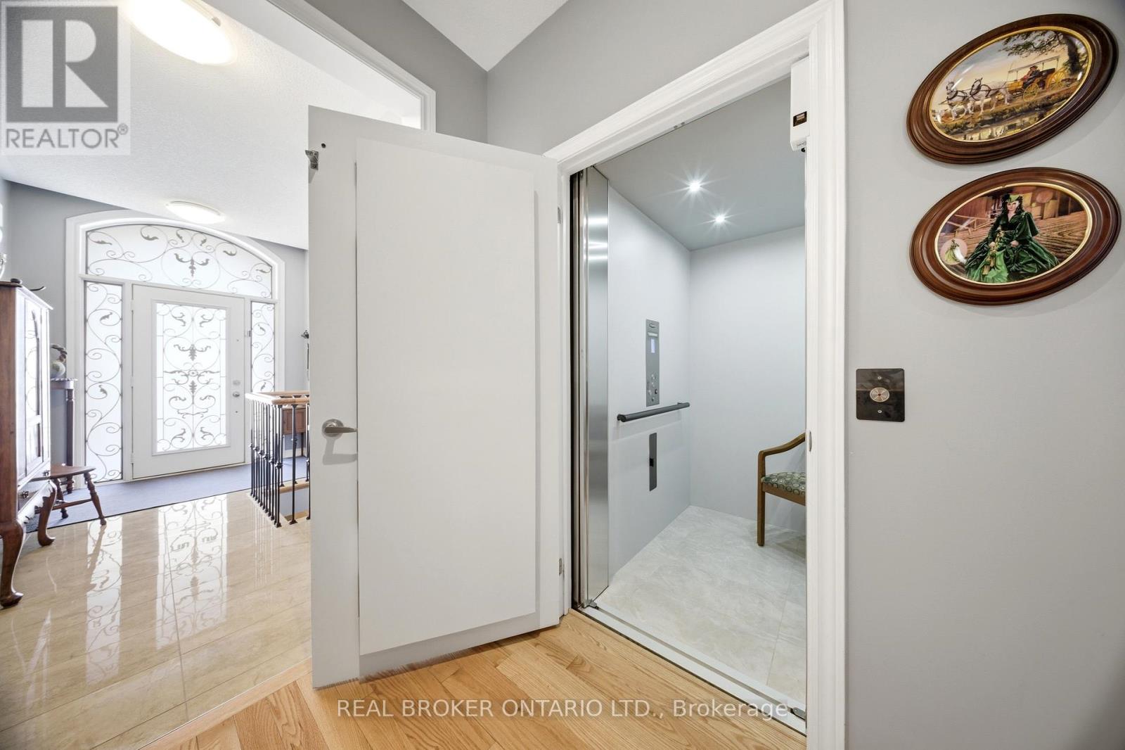 171 Gold Park Gate, Essa, Ontario  L3W 0B4 - Photo 4 - N12846862