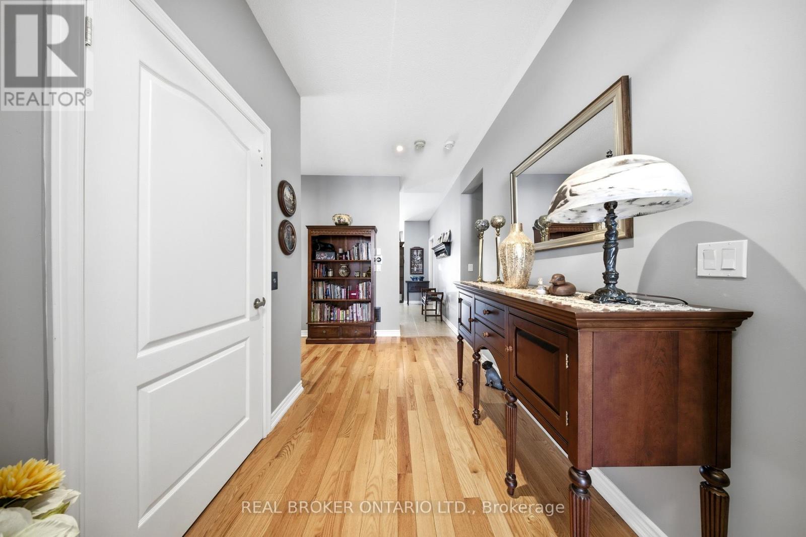 171 Gold Park Gate, Essa, Ontario  L3W 0B4 - Photo 6 - N12846862