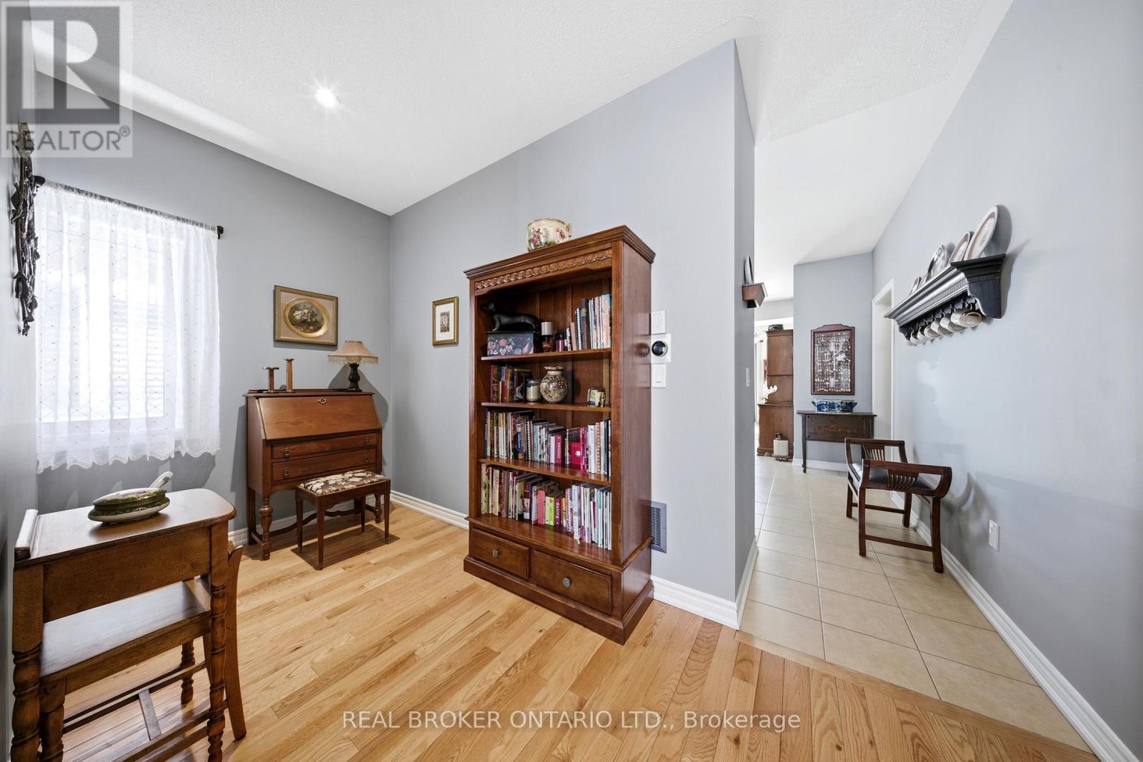 171 Gold Park Gate, Essa, Ontario  L3W 0B4 - Photo 7 - N12846862