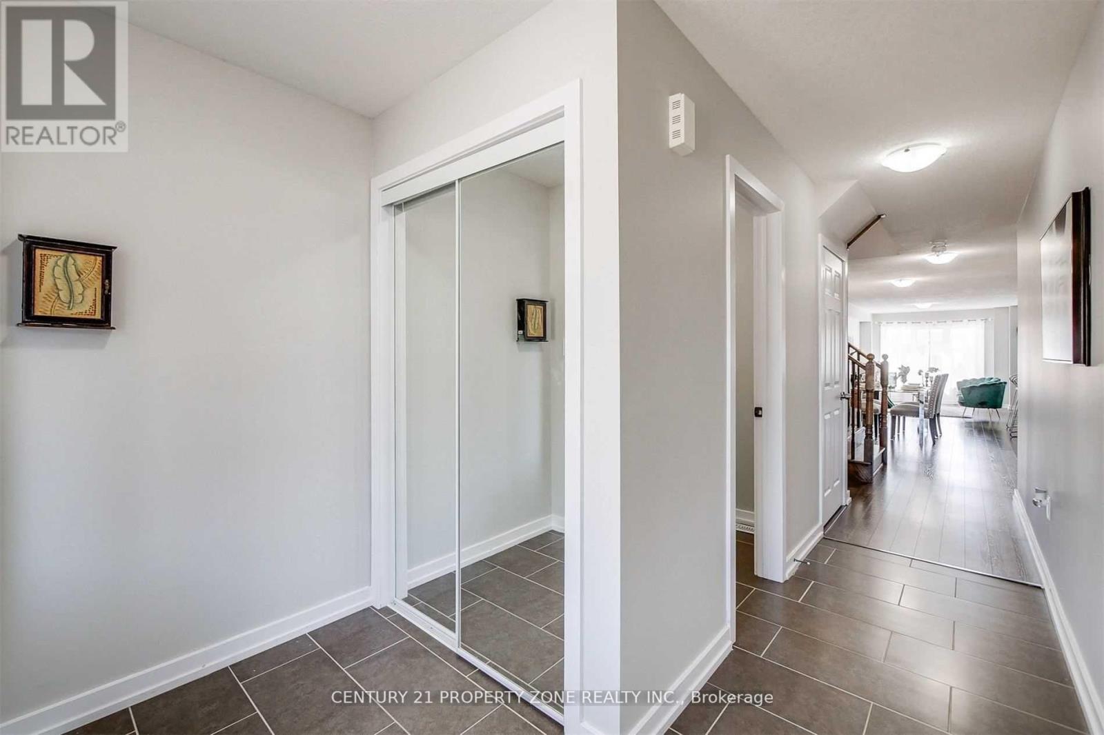 152 Golden Springs Drive, Brampton, Ontario  L7A 4N9 - Photo 4 - W12846790