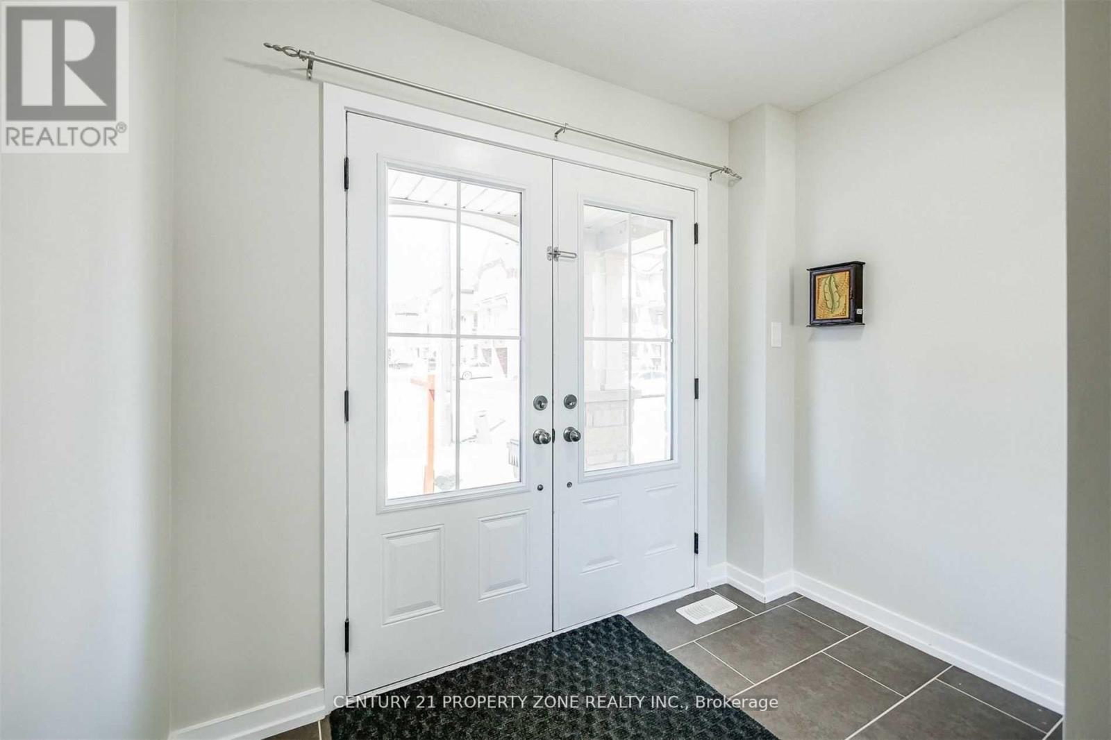 152 Golden Springs Drive, Brampton, Ontario  L7A 4N9 - Photo 5 - W12846790