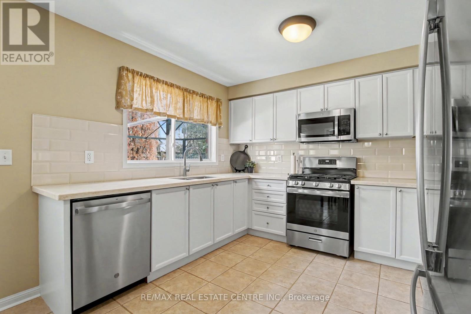 971 Lancaster Boulevard, Milton, Ontario  L9T 6A2 - Photo 10 - W12846798