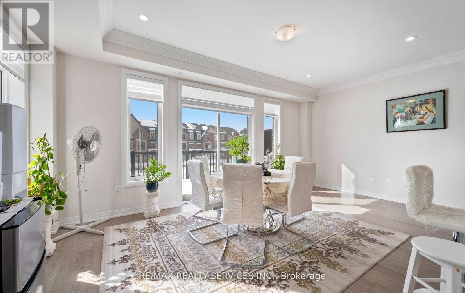 32 Bonnington Drive, Brampton, Ontario  L7A 5M1 - Photo 10 - W12846800