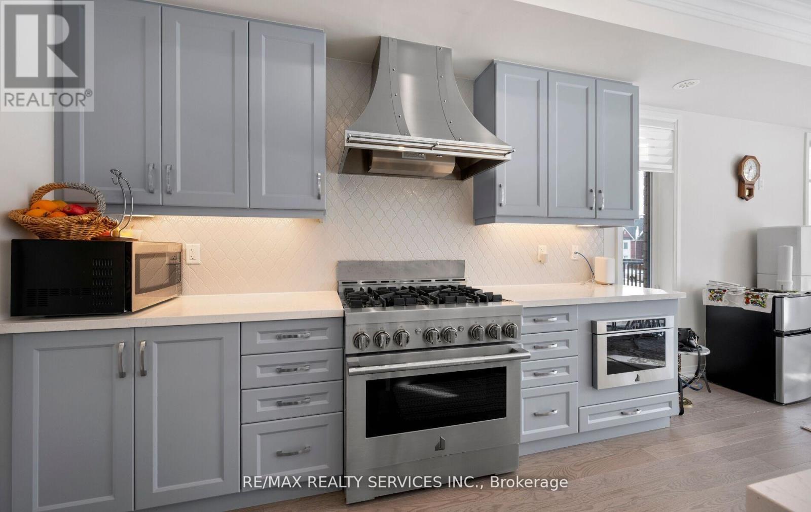 32 Bonnington Drive, Brampton, Ontario  L7A 5M1 - Photo 16 - W12846800