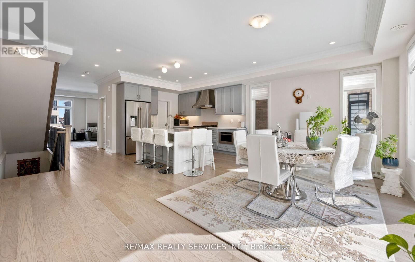 32 Bonnington Drive, Brampton, Ontario  L7A 5M1 - Photo 8 - W12846800