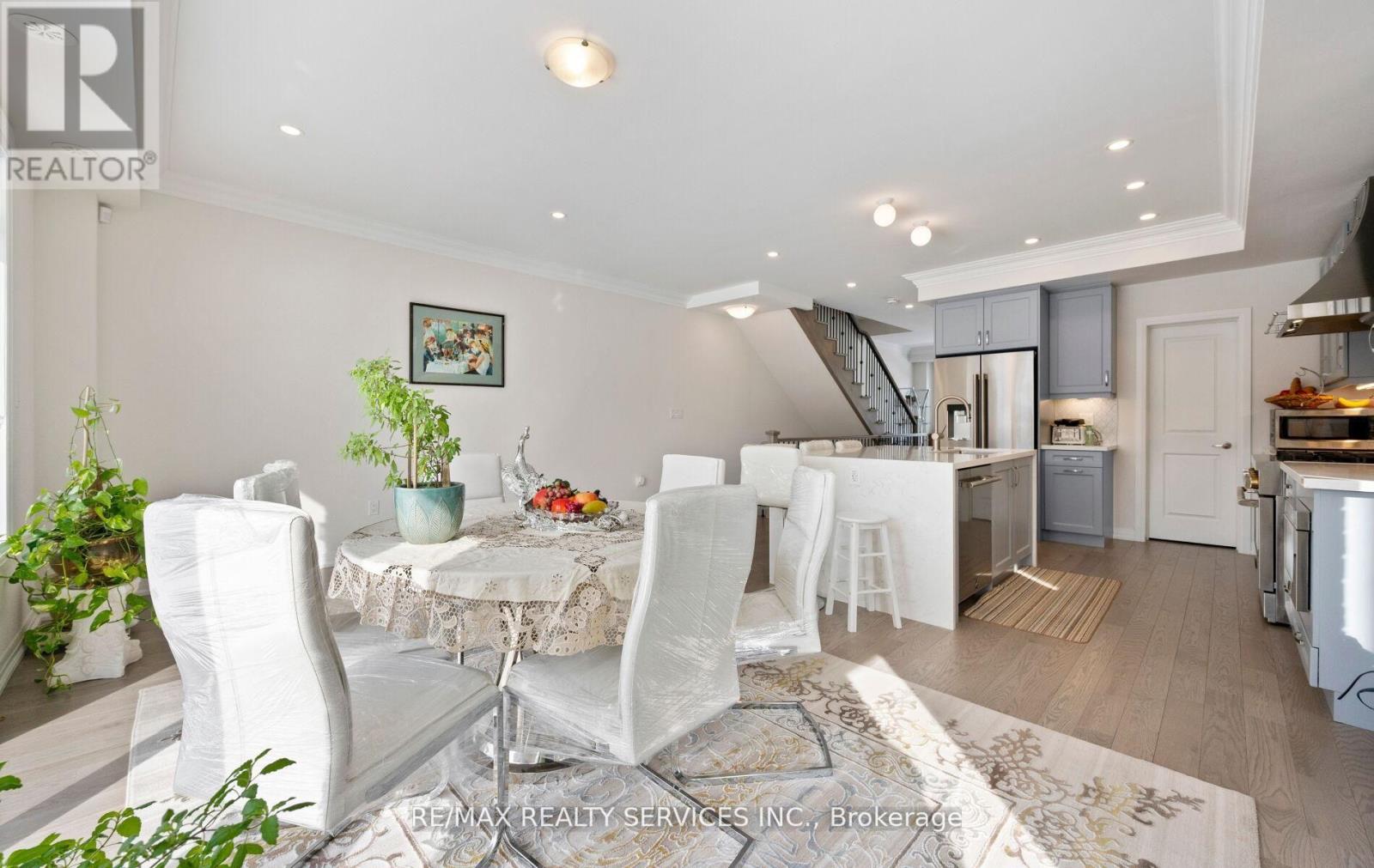 32 Bonnington Drive, Brampton, Ontario  L7A 5M1 - Photo 9 - W12846800