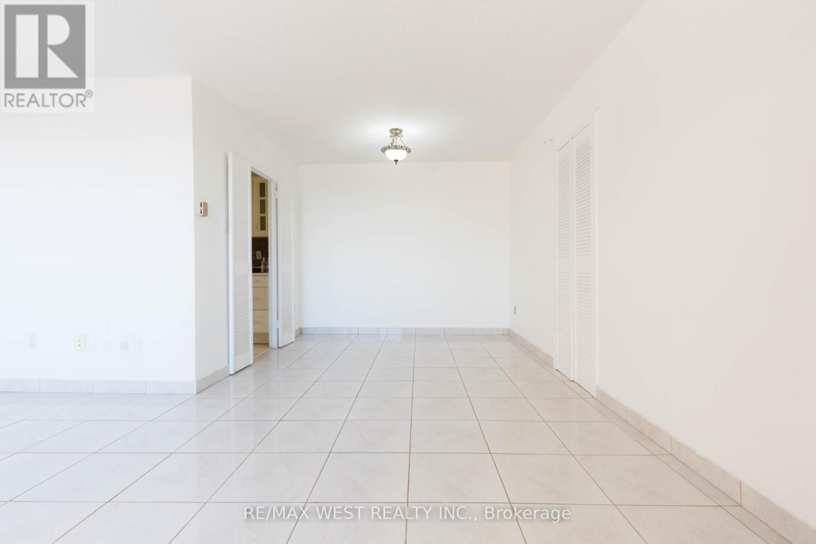 1503 - 3025 Queen Frederica Drive, Mississauga, Ontario  L4Y 3A1 - Photo 12 - W12846822