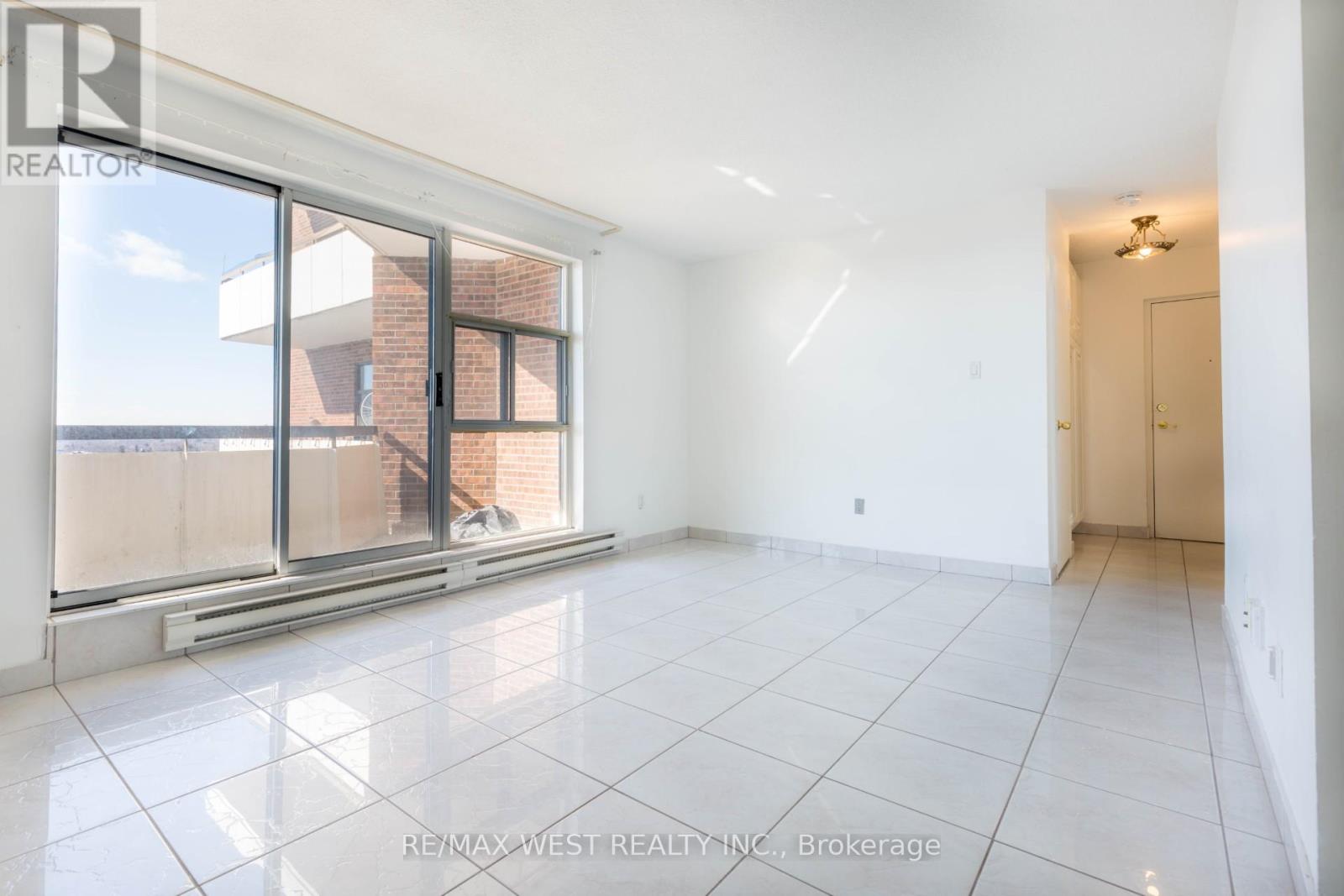 1503 - 3025 Queen Frederica Drive, Mississauga, Ontario  L4Y 3A1 - Photo 4 - W12846822