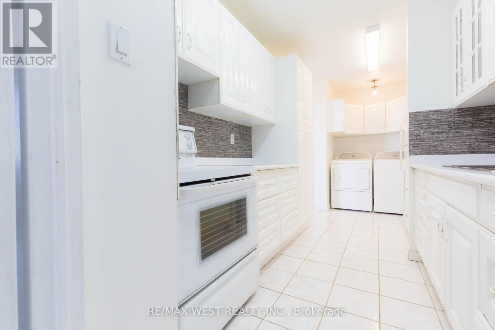 1503 - 3025 Queen Frederica Drive, Mississauga, Ontario  L4Y 3A1 - Photo 6 - W12846822