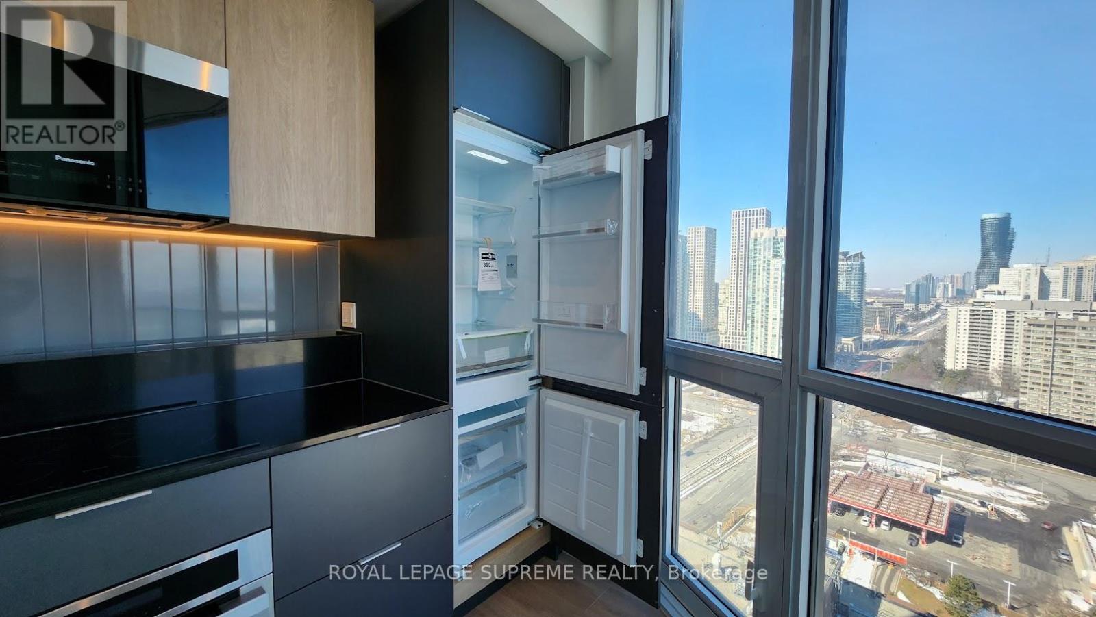 2204 - 1 Fairview Road E, Mississauga, Ontario  L5A 4C6 - Photo 6 - W12846832