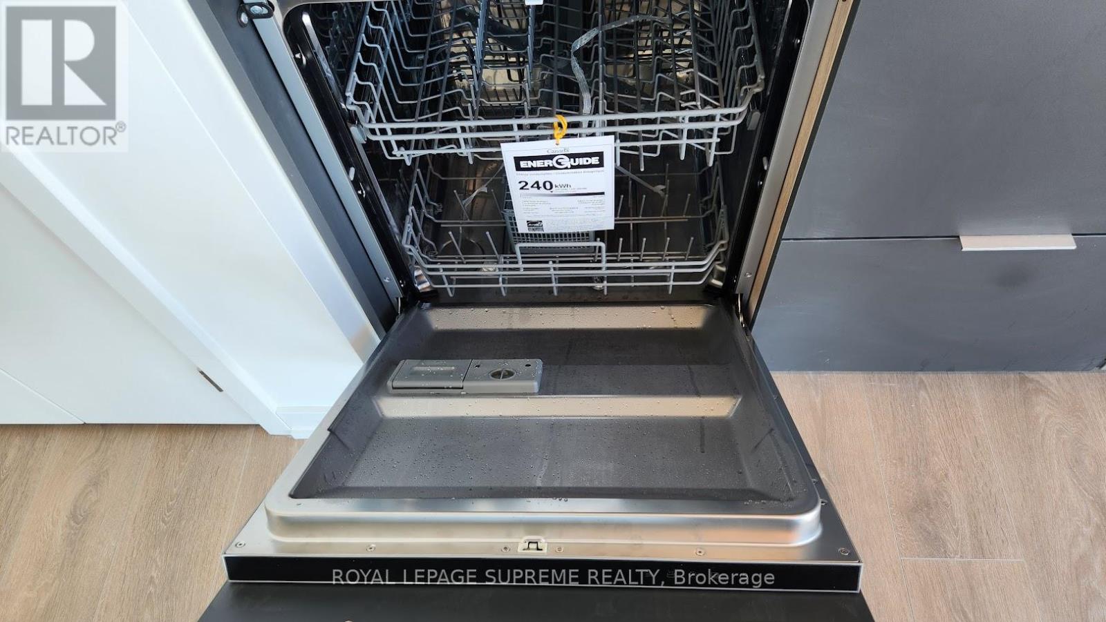 2204 - 1 Fairview Road E, Mississauga, Ontario  L5A 4C6 - Photo 7 - W12846832