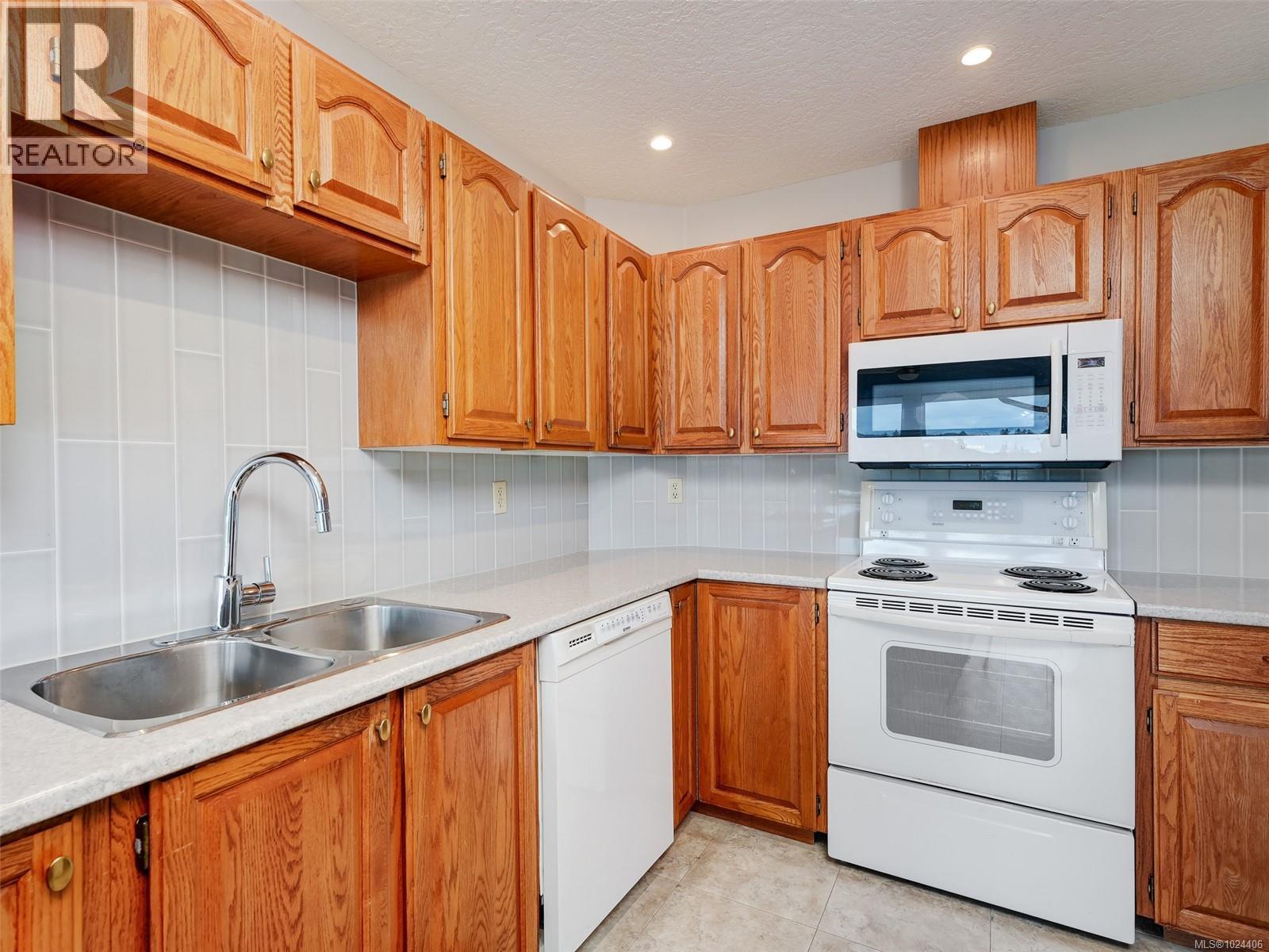 714 6880 Wallace Dr, Saanich, British Columbia  V8M 1N8 - Photo 10 - 1024406