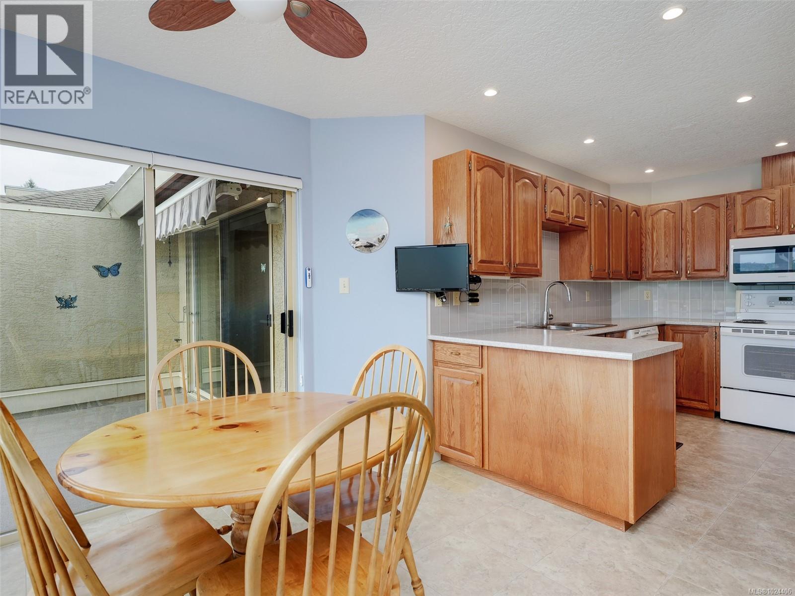 714 6880 Wallace Dr, Saanich, British Columbia  V8M 1N8 - Photo 9 - 1024406