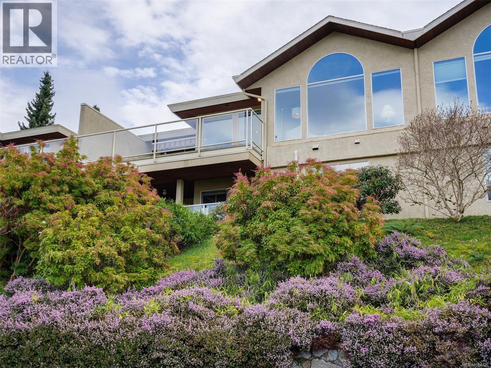 714 6880 Wallace Dr, Saanich, British Columbia  V8M 1N8 - Photo 2 - 1024406